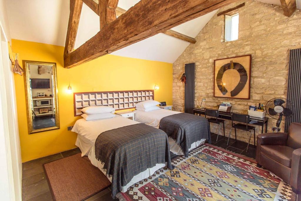 T'S At Lower Rudloe Farm Pension Corsham Buitenkant foto